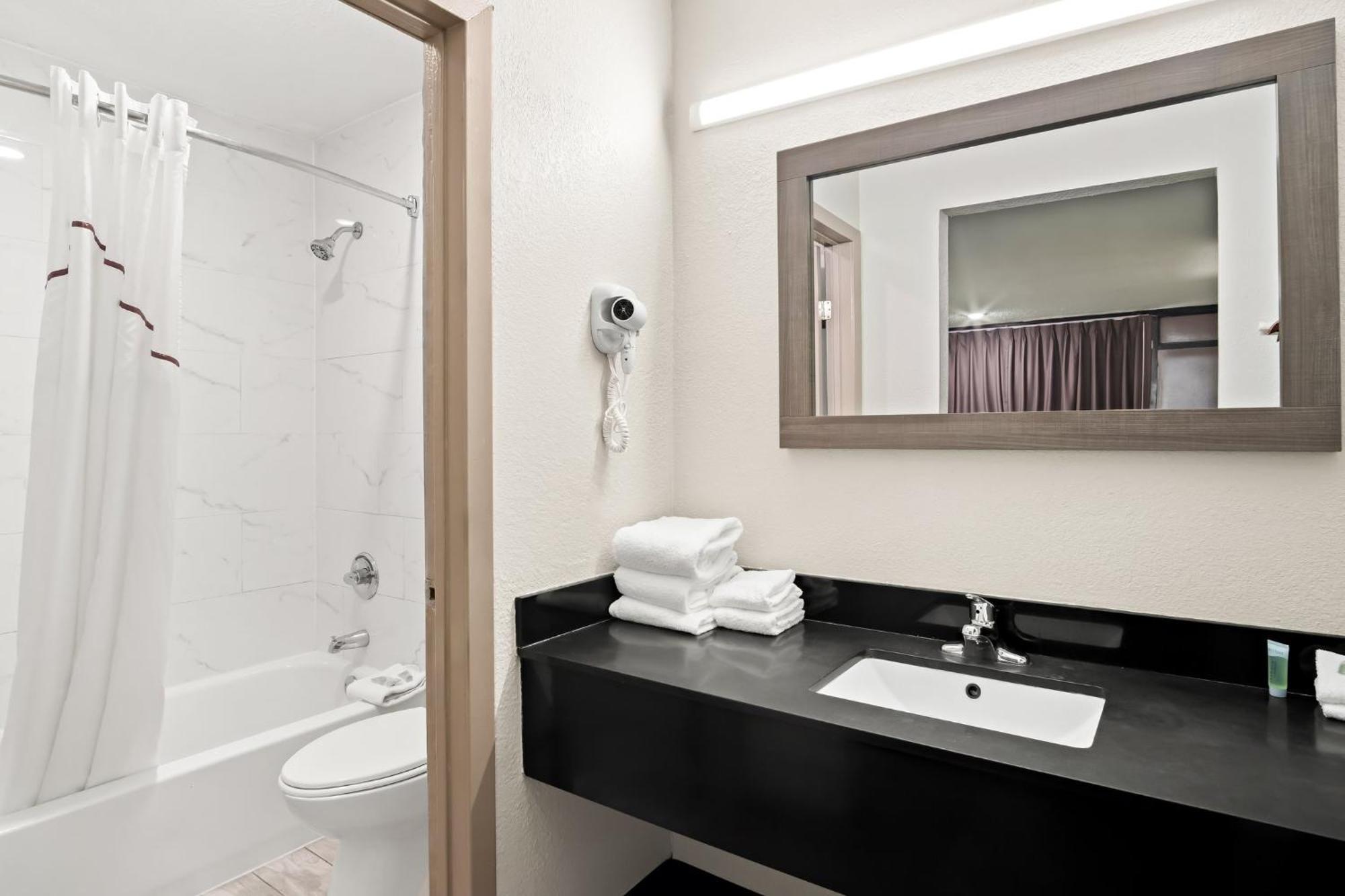 Red Roof Inn & Conference Center מק'קיני מראה חיצוני תמונה