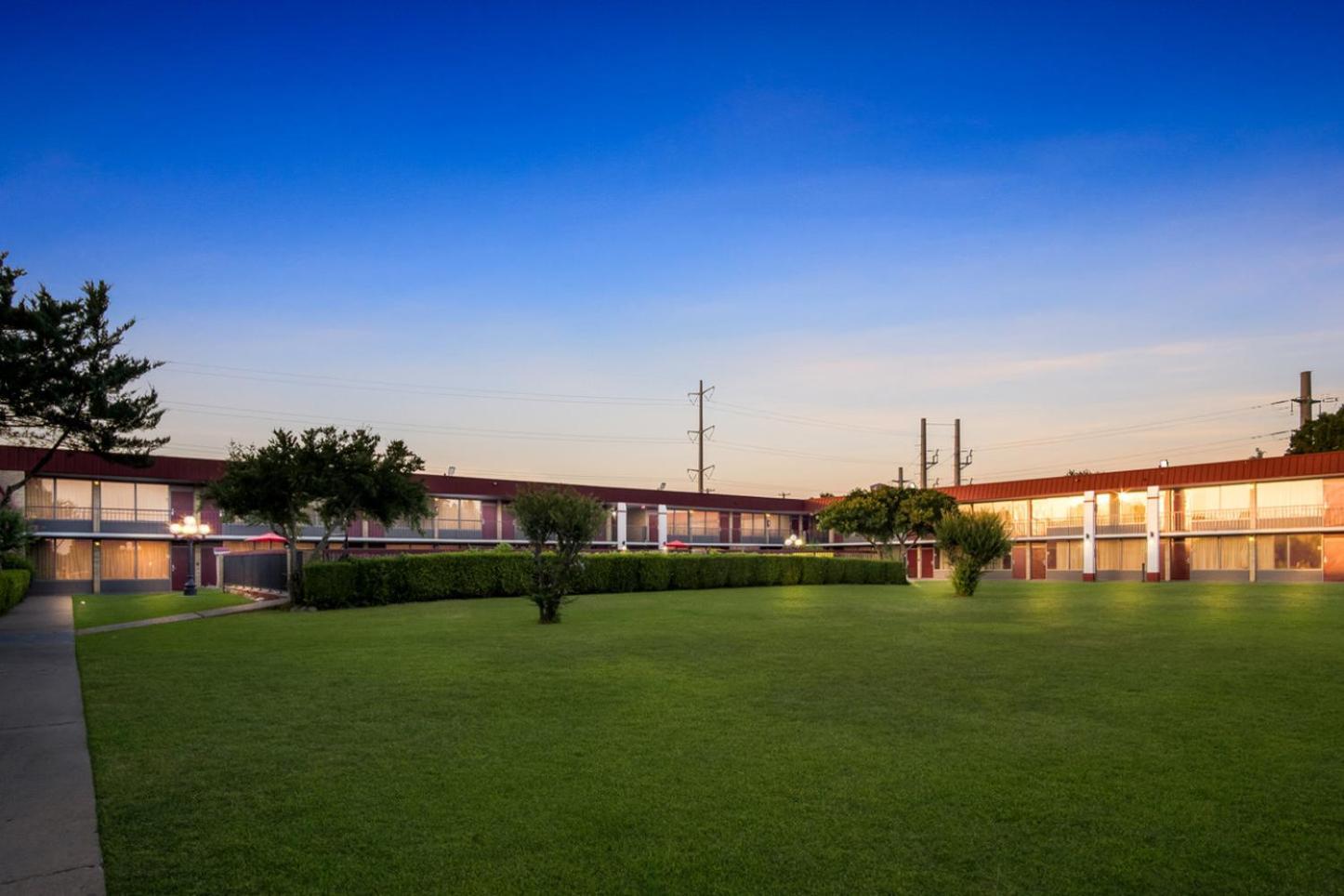 Red Roof Inn & Conference Center מק'קיני מראה חיצוני תמונה