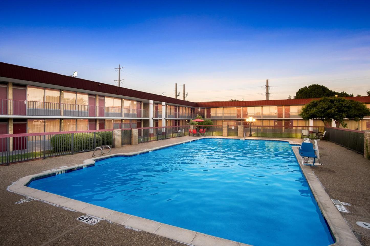 Red Roof Inn & Conference Center מק'קיני מראה חיצוני תמונה
