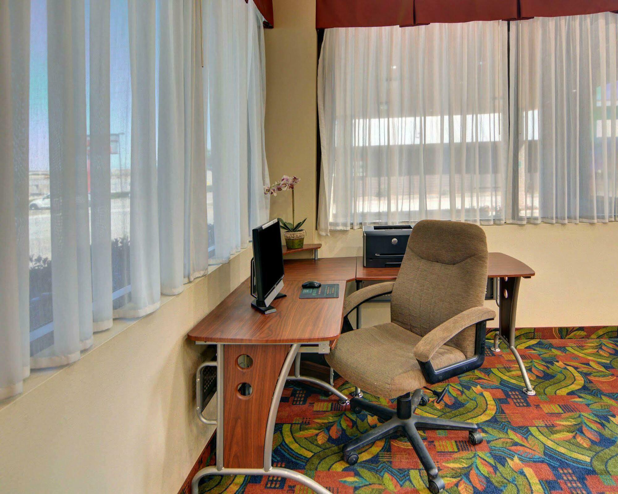 Red Roof Inn & Conference Center מק'קיני מראה חיצוני תמונה